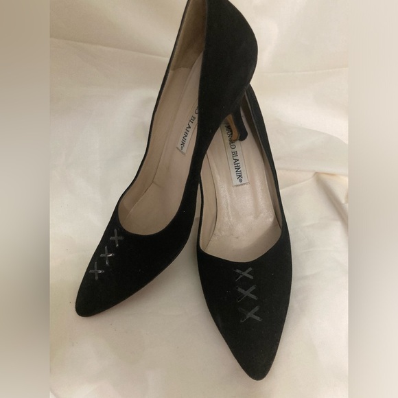 MANOLO BLAHNIK  Low Heel Suede Pumps  37 Black - Picture 3 of 9